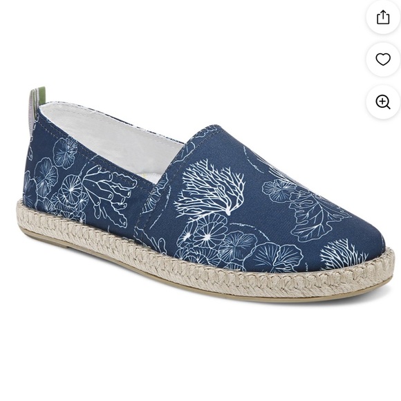 NWOT Vionic beach loafers women’s Blue size 8.5